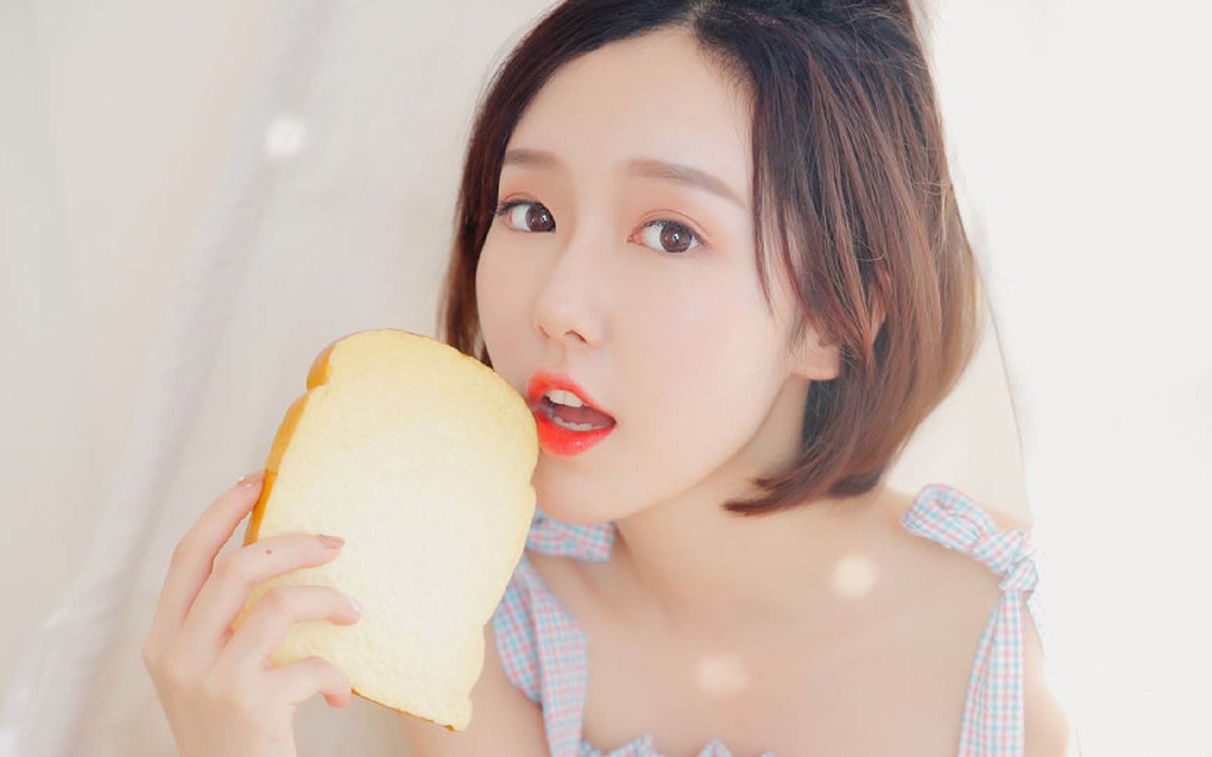 爱游戏app-东亚杯中国足球晋级 球迷现场气氛热烈，东亚杯国足成绩